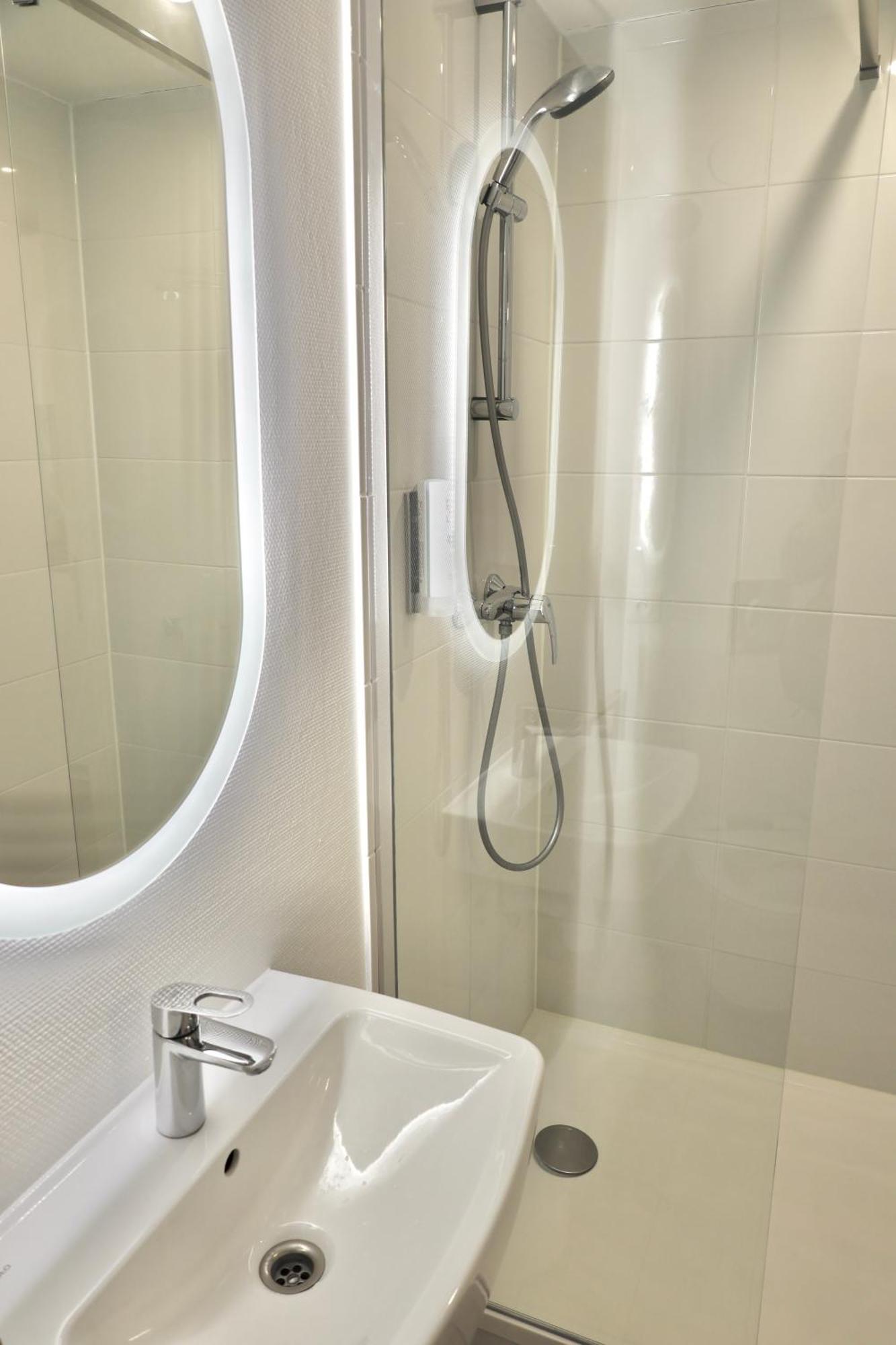 Cit'Hotel Design Booking Evry Saint-Germain-Les-Corbeil Senart Exterior foto