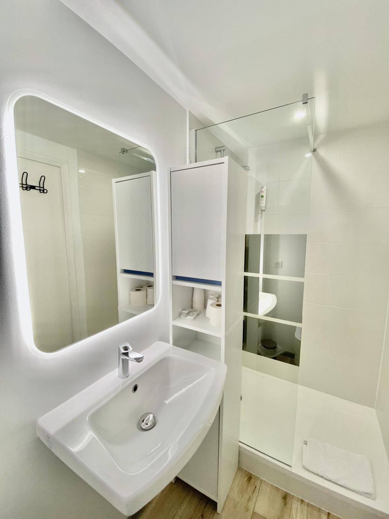 Cit'Hotel Design Booking Evry Saint-Germain-Les-Corbeil Senart Exterior foto